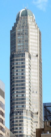 CitySpire Center: Está localizado al sur de la calle West 56, entre la Sexta y Séptima Avenida. Tras ser completado en el 1987, se descubrió que la casa contratista excedió la construcción por unos 14 pies de altura. Para evitar multas, la casa contratista construyó un salón de baile para el Departamento de cultura de la ciudad de Nueva York.