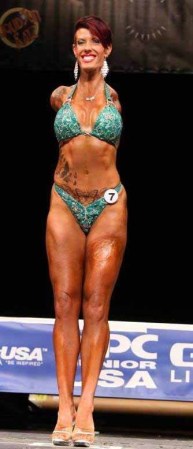 Poco a poco se fue metiendo en el mundo del fisioculturismo y ha participado en importantes campeonatos.