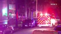 Según la policía, la mujer estaba en frente de un apartamento esperando a alguien cuando cayó víctima de un disparo.