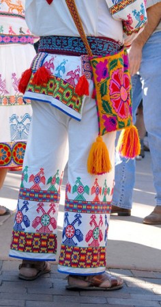 Traje tradicional huichol