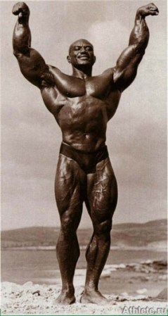 Oliva se convirtió en el más reconocido fisiculturista de su época y en el único campeón latino y de la raza negra en ganar los cuatro grandes títulos: Mr. Olimpia, Mr. América, Mr. Universo, Mr. Mundo y Mr. Europa.
