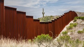 ¡Atorado en el muro!