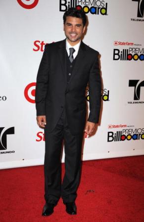 2010. El actor cubano Jorge Luis Pila ha desfilado más de dos veces por la alfombra roja de los Premios Billboard. Lo que más cautiva de este actor es su sencillez y su coquetería sutil.