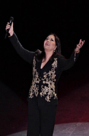 ¡Cómo no incluir a Ana Gabriel entre las divas! A los 6 años descubrió su pasión por la música y se decidió a triunfar. Hoy, "La Reina de México", ya lleva más de 30 años de carrera. ¡Va por más!