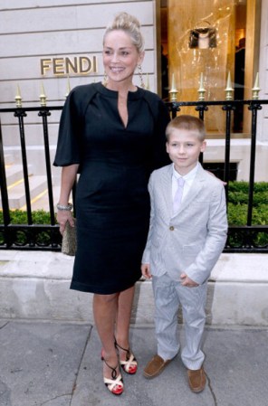 Madre de tres niños adoptivos, Sharon Stone es una de las actrices más lindas de Hollywood.