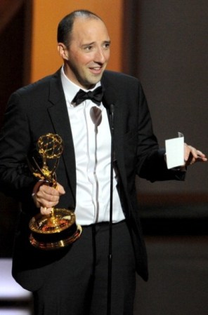 Tony Hale desprendió la misma gracia que causa en "Veep" al recibir su premio como mejor actor de reparto en comedia.