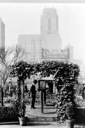 Un recuento en fotos de la famosa “Década Loca” de Nueva York, donde la moda, la música y el capitalismo transformaron a la Gran Manzana en la potencia mundial que es hoy en día.