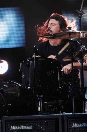 El baterista Dave Grohl en el concierto 12-12-12 celebrado en el Madison Square Garden para recaudar fondos para las víctimas del devastador huracán Sandy en Nueva York.