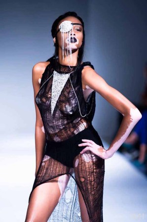 La joven participó en un concurso de modelos, que fue lo que le abrió las puertas al mundo de la moda,