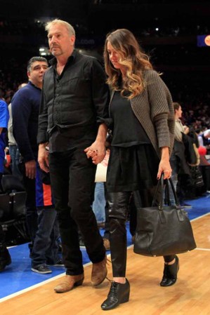 El actor Kevin Costner y su esposa Christine Baumgartner
