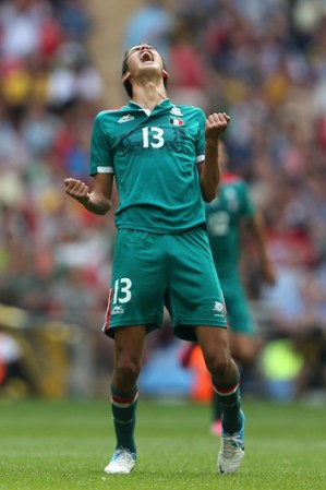 Diego Reyes de México celebra el buen desempeño del equipo mexicano.