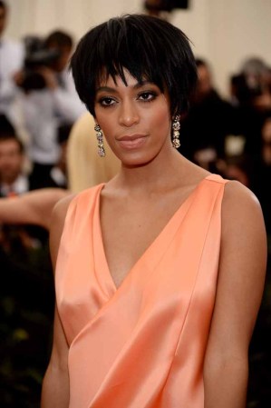 Nadie sabe a estas alturas porqué se produjo la pelea donde Solange se muestra de lo más agresiva.