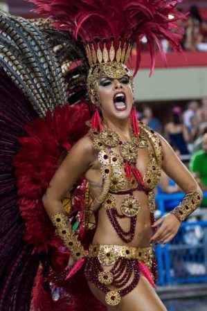Desfiles de las escuelas de samba del Grupo Especial del Carnaval de Río de Janeiro, el considerado mayor espectáculo del mundo al aire libre, en el Sambódromo de Sampucai.