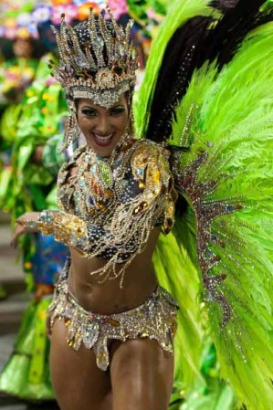Desfiles de las escuelas de samba del Grupo Especial del Carnaval de Río de Janeiro, el considerado mayor espectáculo del mundo al aire libre, en el Sambódromo de Sampucai.