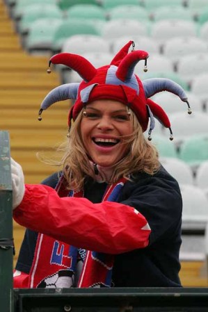 Ella sigue al Cagliari Calcio, de Italia.