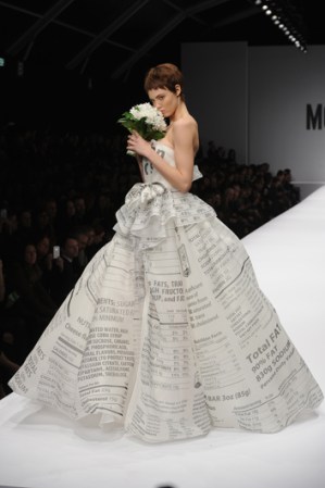 ¿Quién dice que una etiqueta no puede convertirse en un gracioso vestidos?