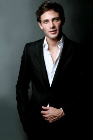 Gabriel Coronel.