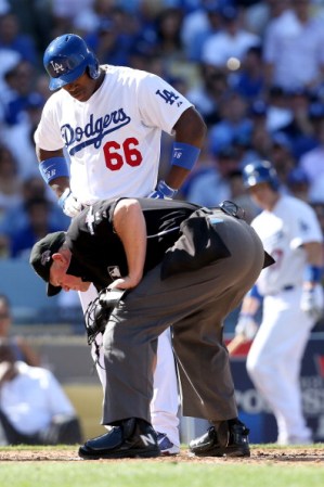 Yasiel Puig #66 de Los Angeles Dodgers en medio de una polémica que lo vincula al contrabando humano y al grupo narco Los Zetas.