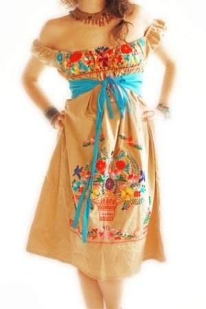 Vestido de manta bordado