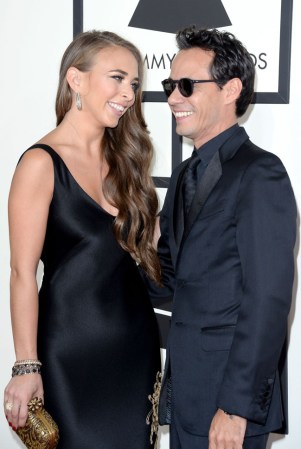 Marc Anthony junto a su novia Chloe Green