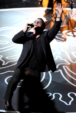 El cantante Bono de U2