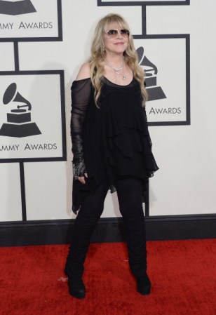 La elegancia no parece ser una de las cualidades de Stevie Nicks.