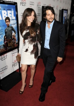 A la proyección de Abel también fue Diego Luna acompañado de su esposa, Camila Sodi, quien también con su estilo muy alternativo fue muy bien ataviada al evento.