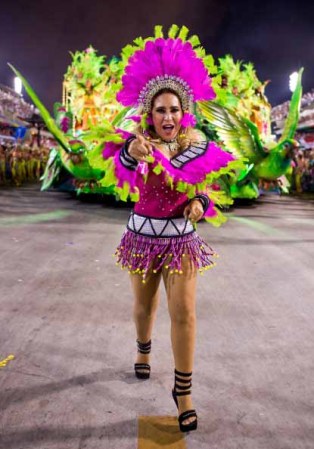 Desfiles de las escuelas de samba del Grupo Especial del Carnaval de Río de Janeiro, el considerado mayor espectáculo del mundo al aire libre, en el Sambódromo de Sampucai.