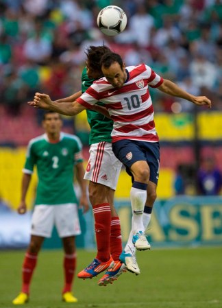 Landon Donovan el veterano jugador del equipo de las barras y las estrellas por fin logró un objetivo que se había trazado hace algunos años: vencer a México en el mísmisimo Estadio Azteca.