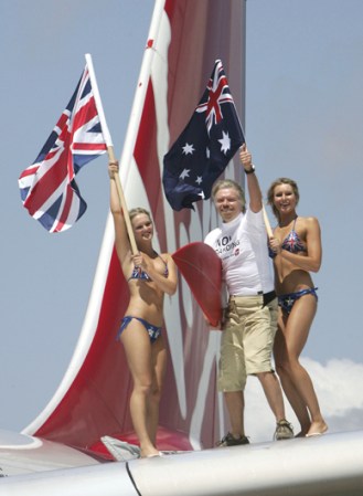 Otro que ha utilizado chicas en bikini para promover su causa, aunque esta sí con fines lucrativos, es el empresario Richard Branson, propietario de la aerolínea Virgin.