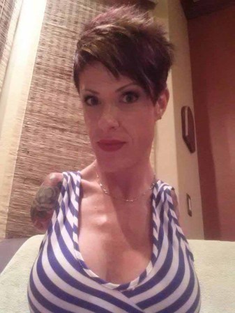 Barbie Thomas, la culturista sin brazos, todo un ejemplo de superación.