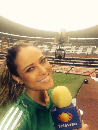 La reportera mexicana que calienta el Mundial
