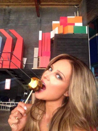 La reportera mexicana que calienta el Mundial.