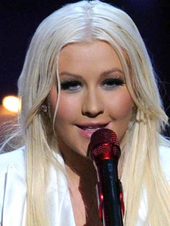 Christina Aguilera canta en los premios People's Choice Awards, en California.