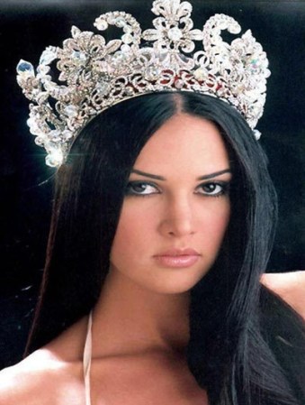 Mónica Spear fue ganadora del concurso Miss Venezuela en el año 2004. Spear representó a su país en el certamen Miss Universo 2005 en Bangkok, Tailandia, el 31 de mayo de 2005, donde logró el título de Cuarta Finalista.