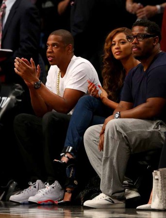 Estas son las primeras imágenes de la pareja después del incidente. El matrimonio asistió a un partido de la NBA y se mostró de lo más natural, como si nada hubiera sucedido.