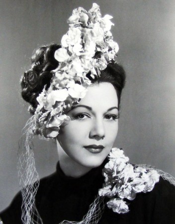 La llamada “Reina del Technicolor”, se caracterizaba por su deslumbrante y exótica belleza, figura escultural, privilegiada inteligencia, pero sobre todo, por ser una mujer globalizada, mucho antes de que se conociera este concepto.