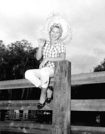 Gail Gore se convirtió en 1961 en la Reina de la Toronja. Condado Hillsborough, 1961.