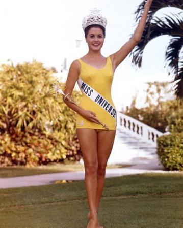 Norma Nolán en traje de baño.