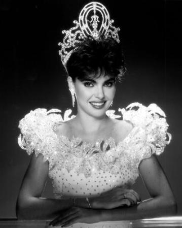 Bárbara en traje de noche.