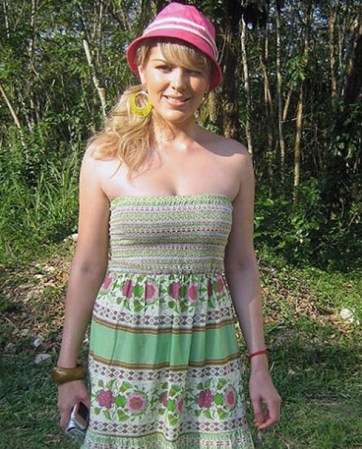 Sus primeros pasos en el mundo del espectáculo los dio como modelo.
