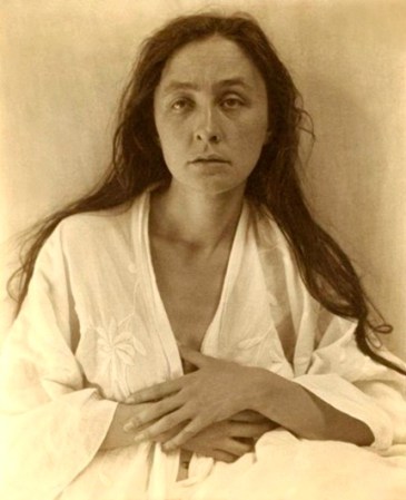 Georgia O’Keefe (1887–1986). De niña recibió lecciones de arte en su hogar. Se convirtió en una de las artistas más reconocidas en Estados Unidos.
