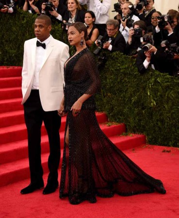 La hermana asistió al evento con su hermana Beyonce y su esposo, el rapero Jay-Z. Ambos iban muy elegantes y sonreían ante las cámaras.