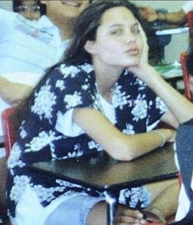 Angelina Jolie en la escuela.