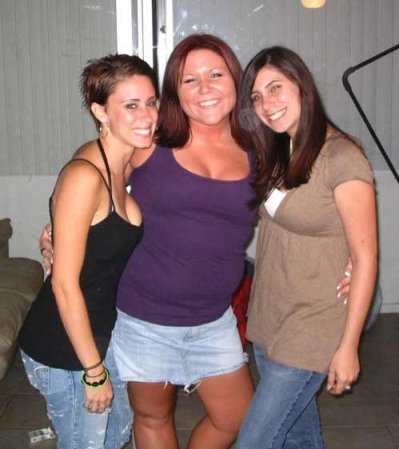 Fotos tomadas de la página que Casey Anthony mantenía en photobucket.com antes de ser juzgada y exonerada por la muerte de su hija Caley Anthony y que fueron consideradas como posible evidencia por la fiscalía.