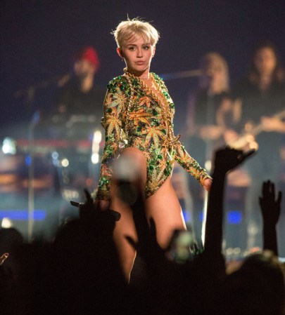 Anaheim es una de las ciudades donde Cyrus se presentó durante su tour “Bangerz”.