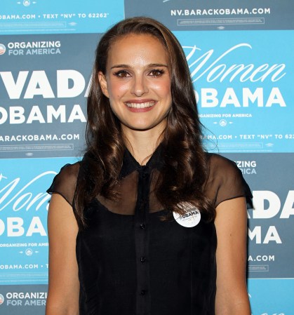 La actriz Natalie Portman se crió en un hogar judío en Long Island, Nueva York, y profesa esa religión.