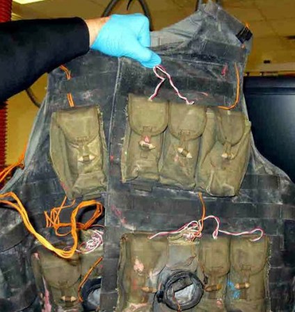 Las armas, explosivos y réplicas en estas fotos fueron incautados por la Administración de Seguridad del Transporte (TSA) durante diversos chequeos en distintos aeropuertos de EEUU.