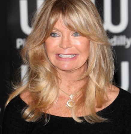 La madurita Goldie Hawn también ha sido vista alguna vez sin su prenda íntima.
