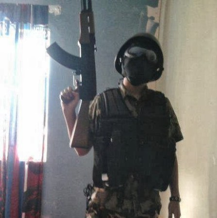 Fotos de presuntos sicarios del narcotrafico en Nuevo Laredo, Tamaulipas, México, difundidas por la página web Blog del Narco.